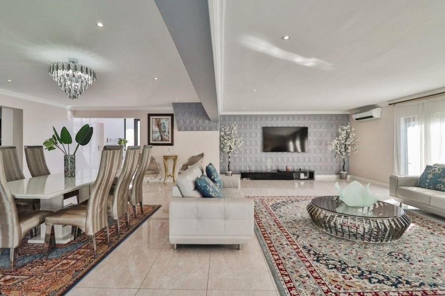 5 Bedroom Property for Sale in Parklands North Western Cape